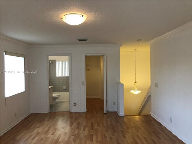 Building Photo - 693 Live Oak Ln
