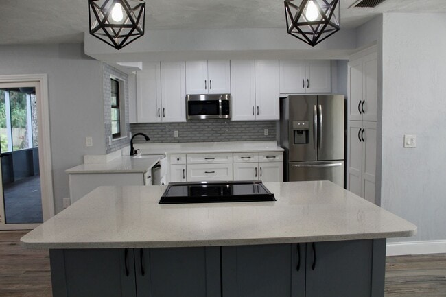 Building Photo - Port Orange Charming 5-Bedroom, 2-Bathroom...