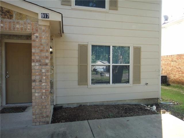 Building Photo - 917 N Brents Ave