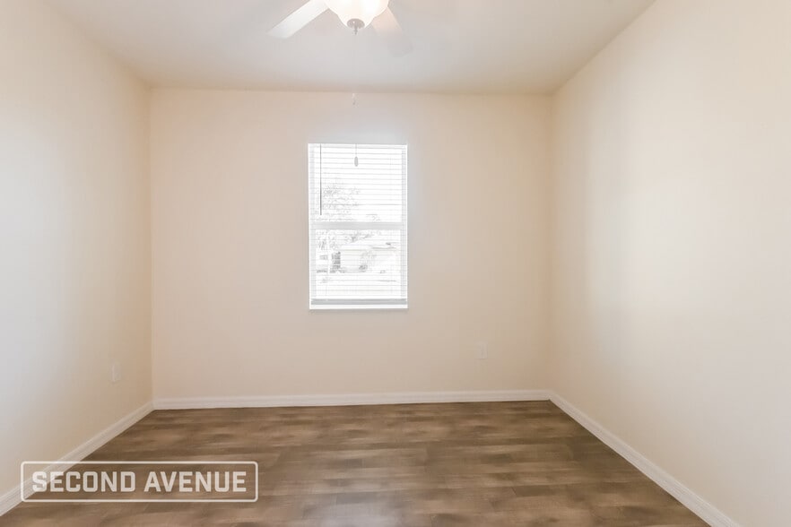 Building Photo - 1004 S Lassonde St