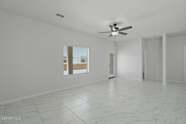 Building Photo - 909 Larkhall Pl