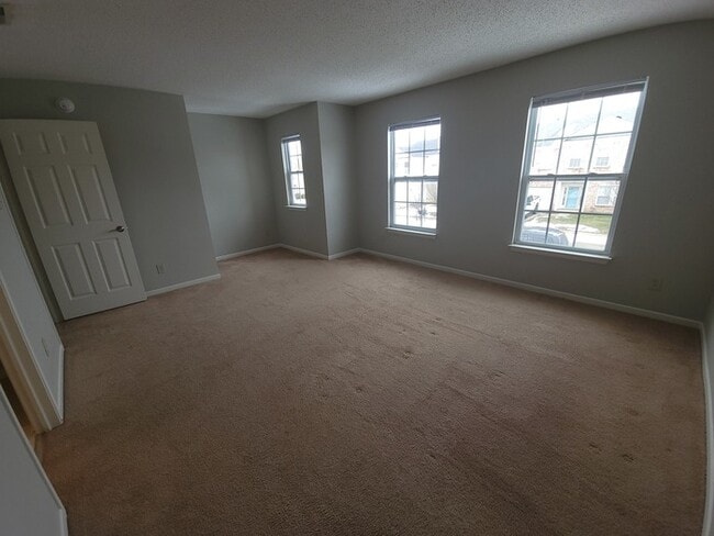 Building Photo - Exquisite Fishers Home