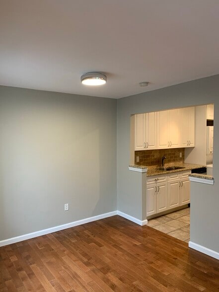 Dinning room into kitchen - 20 Hillside Terrace