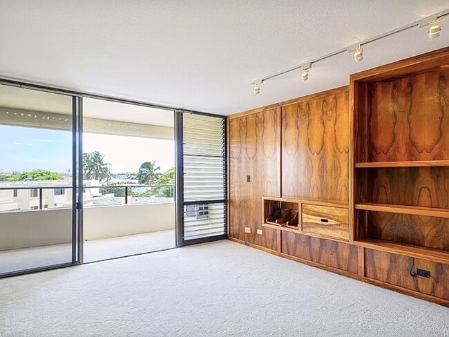 Building Photo - 6770 Hawaii Kai Dr