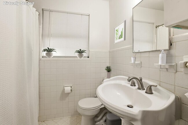 Building Photo - 3 Bedroom House with Huge Backyard!