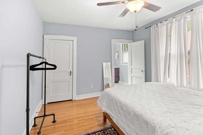 Building Photo - Walk to Hillsboro Village – 24th Ave S Gem!