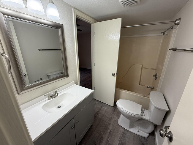 Building Photo - 1709 Hanover Blvd