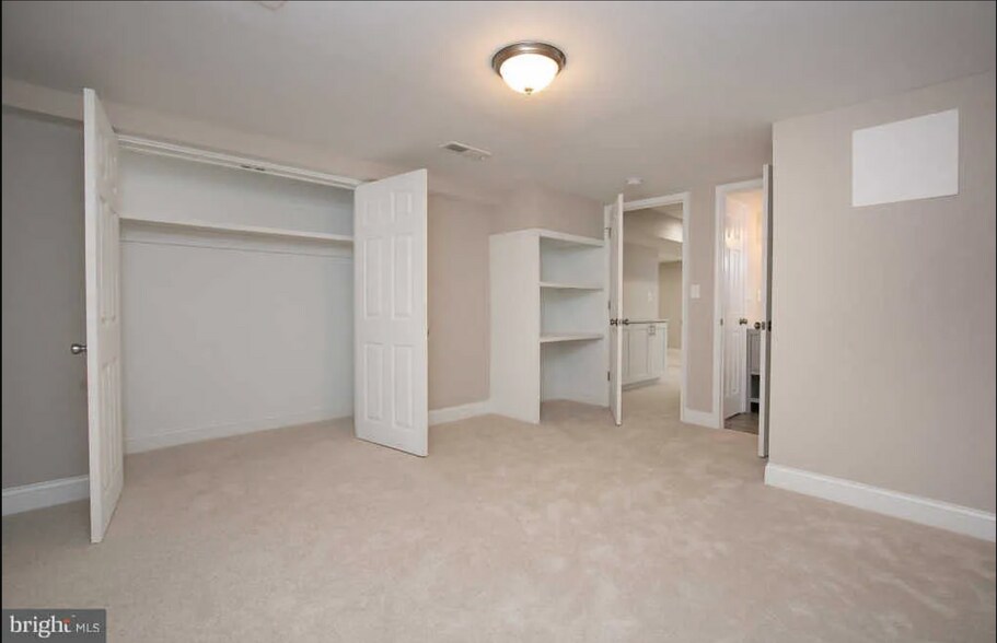 Primary Photo - 127 S Jordan St