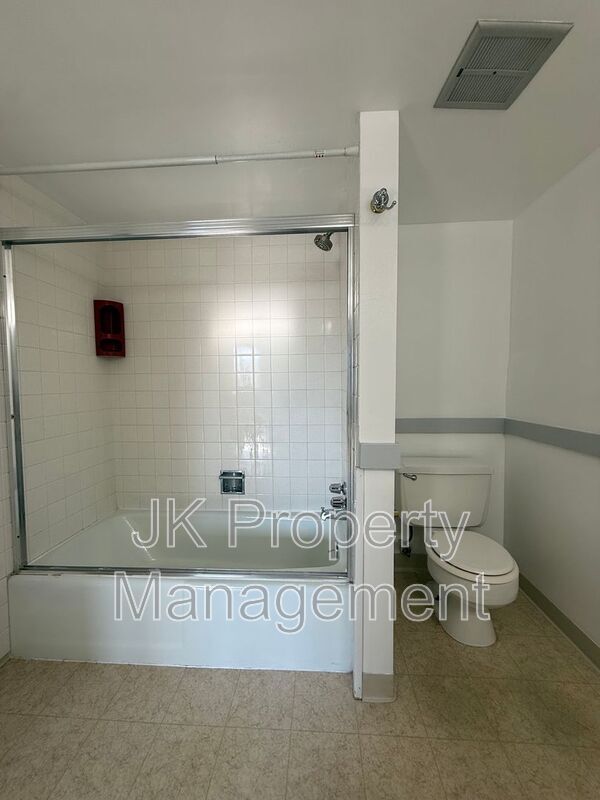 Building Photo - 2300 14th Ave S