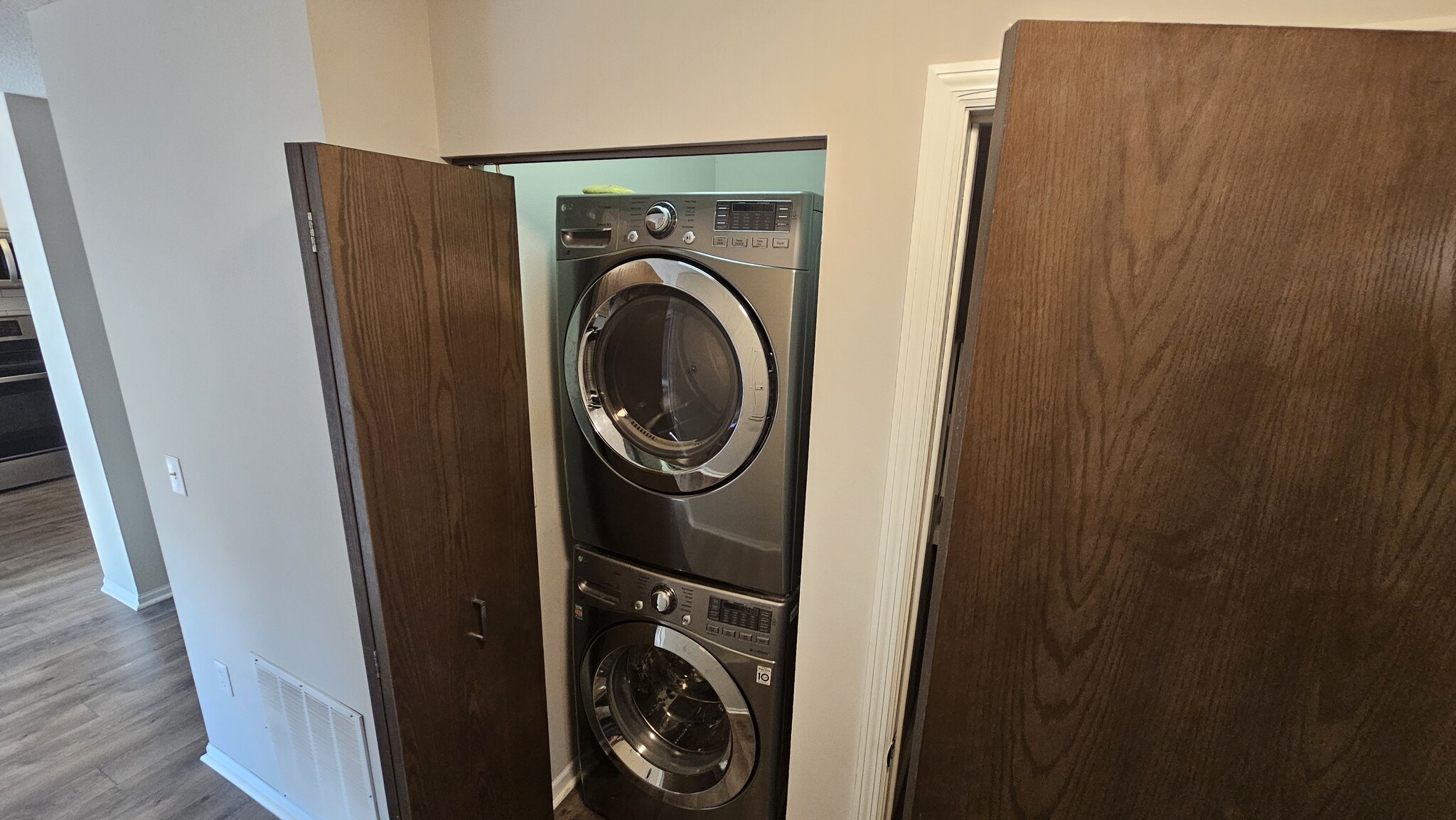 Laundry Closet - 500 N 2nd St