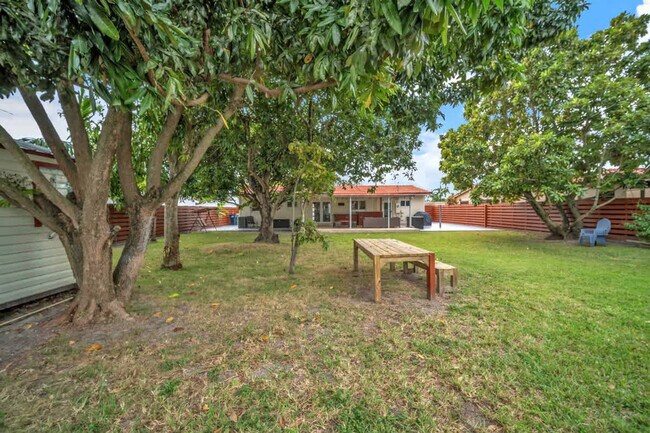 Building Photo - 8225 SW 39th St