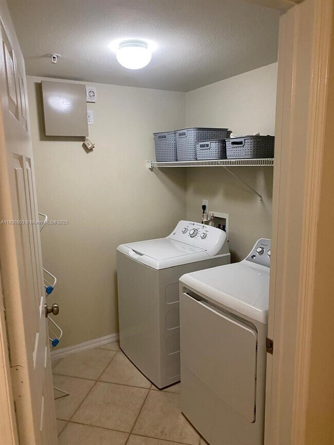Building Photo - 6400 Emerald Dunes Dr