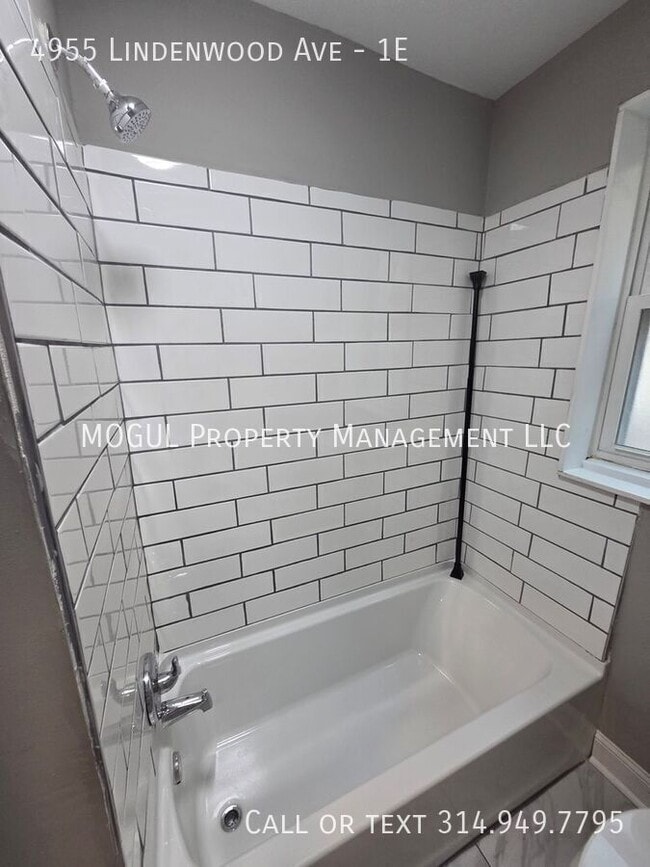 Building Photo - 4955 Lindenwood Ave