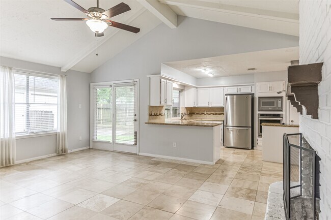 Building Photo - 21335 Park Mt Dr