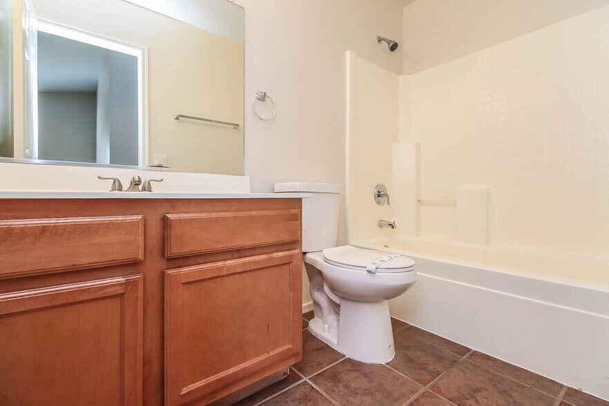 Building Photo - 3329 W Wayland Dr