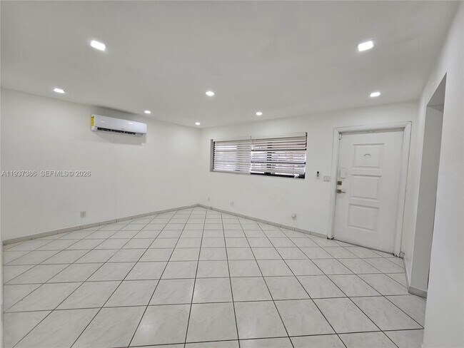 Building Photo - 5401 Hollywood Blvd