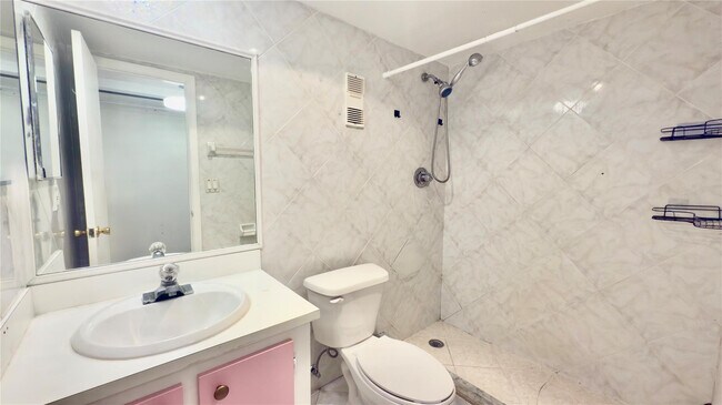 Building Photo - 9340 Lagoon Pl