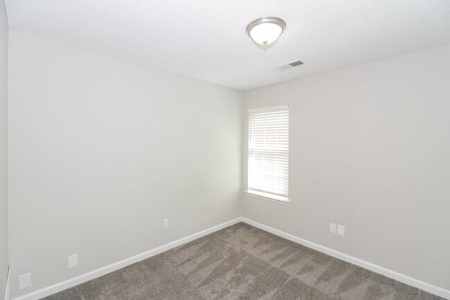 Building Photo - 8471 Cross Point Dr