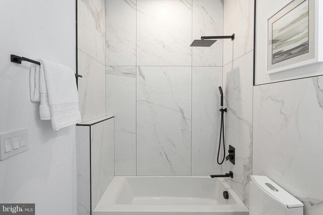 Building Photo - 1733 Chain Bridge Rd