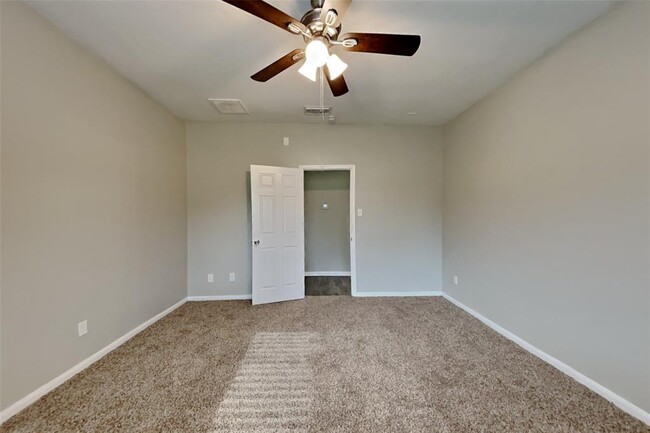 Building Photo - 21634 Falvel Lake Dr