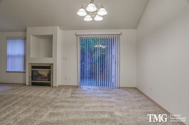 Building Photo - Peaceful 2-bedroom, 2 bath Townhome in thi...