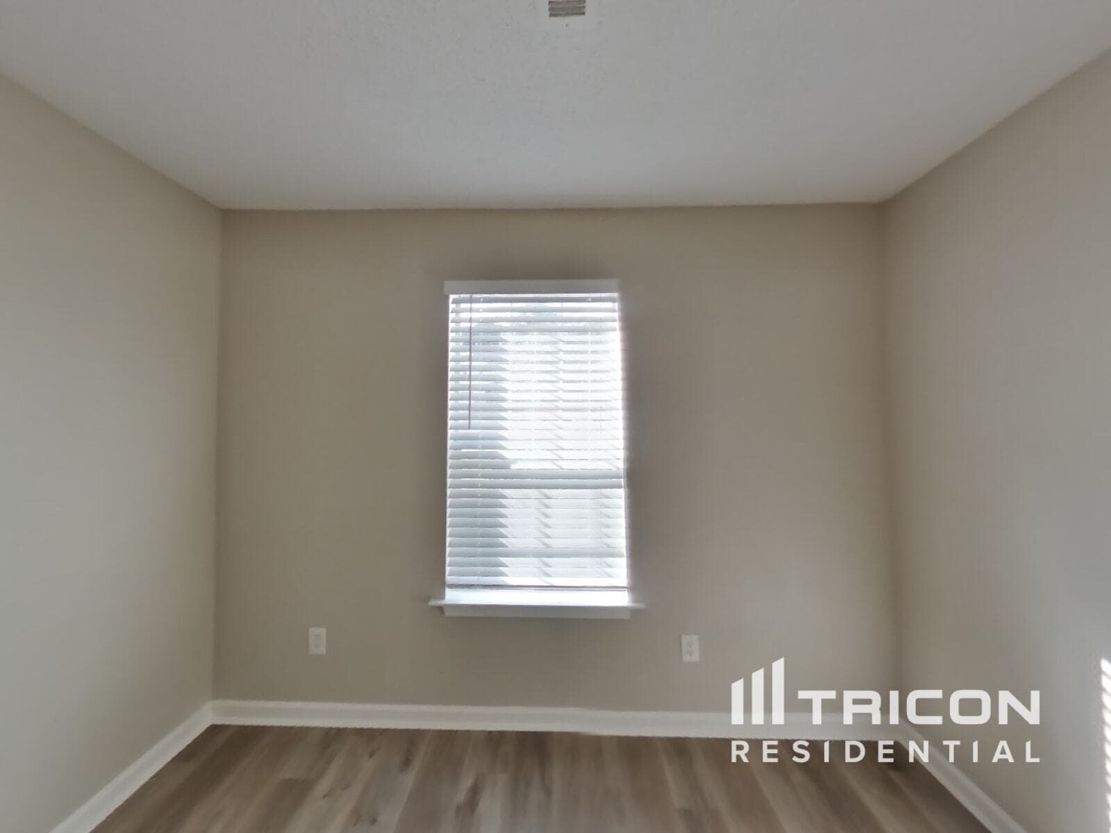 Building Photo - 4050 Monarch Dr
