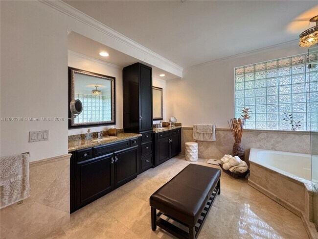 Building Photo - 375 Sabal Way