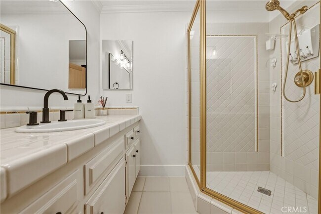 Building Photo - 234 Spanish Spur