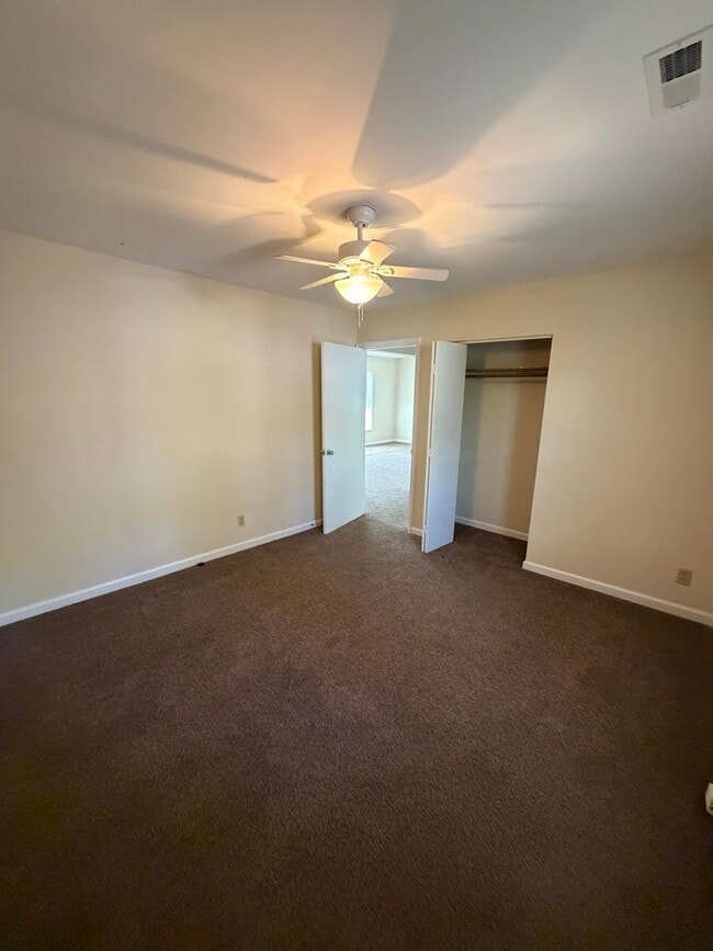 Building Photo - Carrboro / Brighton Sq. Apt. AVAILABLE
