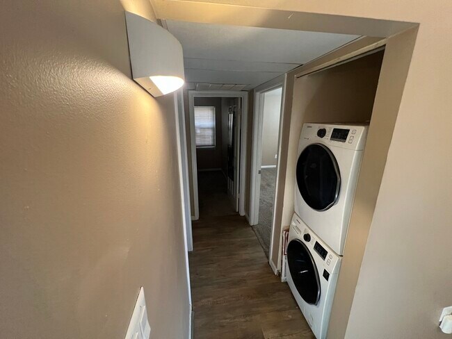 Building Photo - 2 Banyan Wood Ct