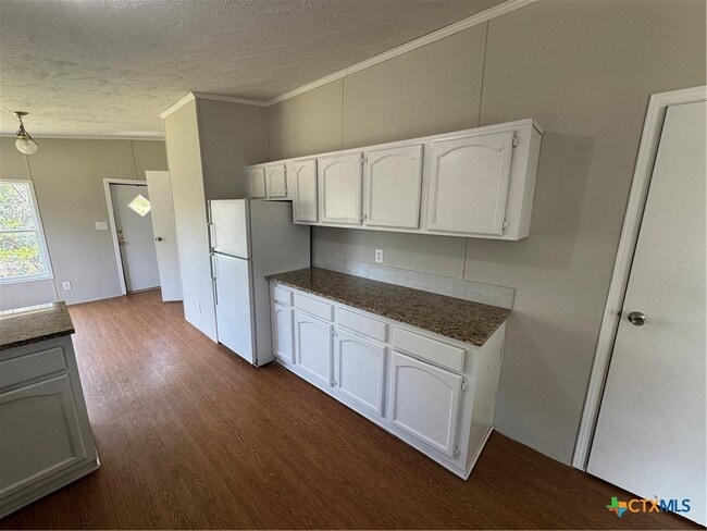 Building Photo - 140 Oak Mesa