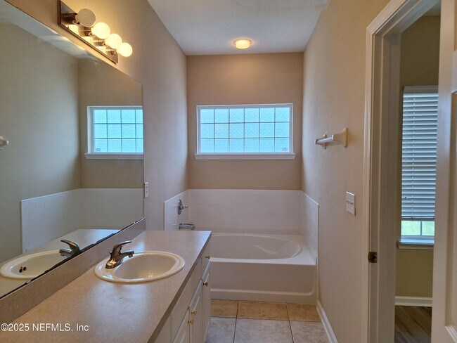 Building Photo - 7217 Deerfoot Cir