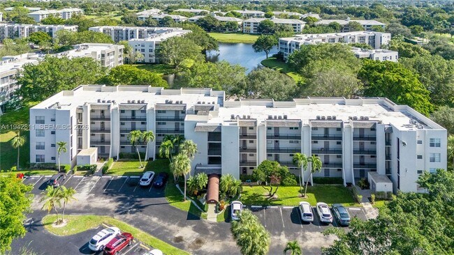 Building Photo - 9340 Lagoon Pl