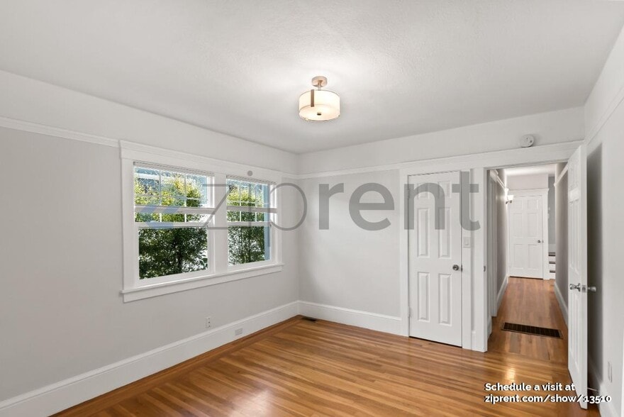 Building Photo - Unit
