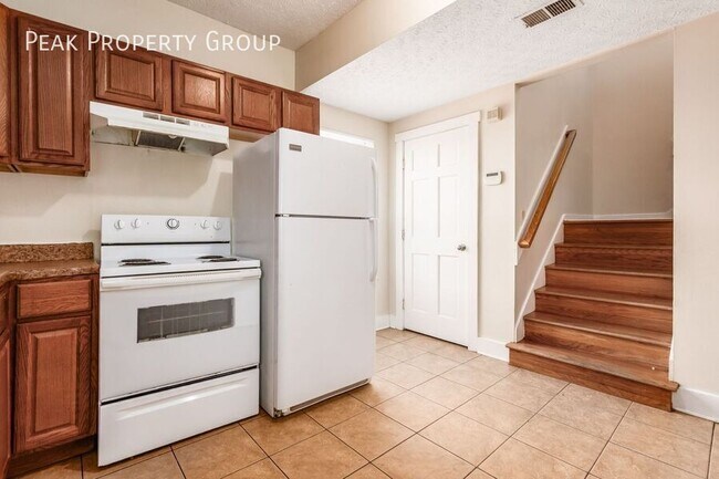 Building Photo - 1369-1371 Summit Street-1371 Summit Street