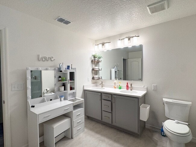 Building Photo - Beautiful 3 bedroom/2.5 bath in NEW Winter...