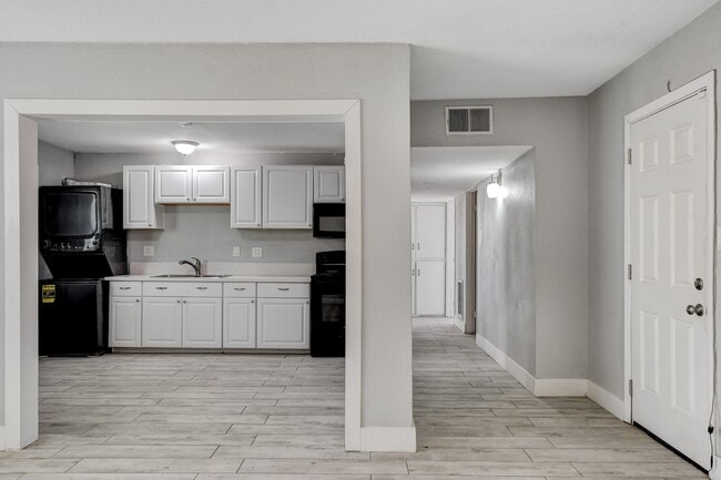 Building Photo - Duplex located in a Central Area of Las Vegas