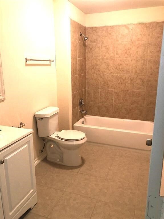 Building Photo - 307 Kansas St