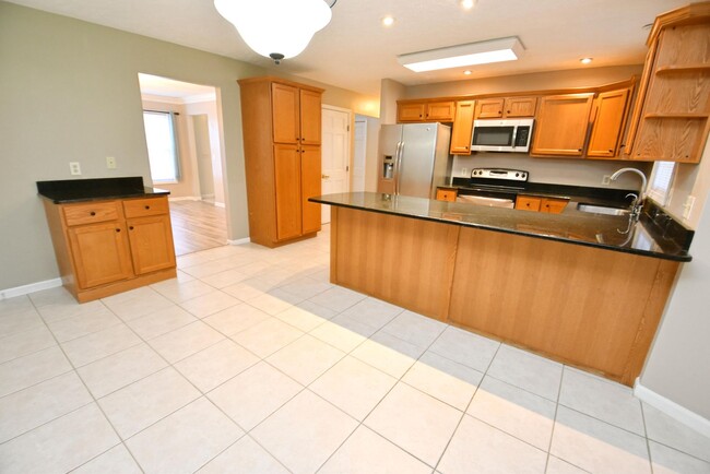 Building Photo - Large executive home in Granger IN