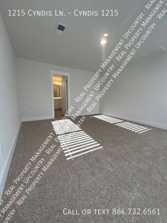 Building Photo - 1215 Cyndis Ln