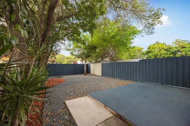 Building Photo - 2330 SW 26th Ln