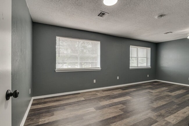 Building Photo - 4106 Mason Dr
