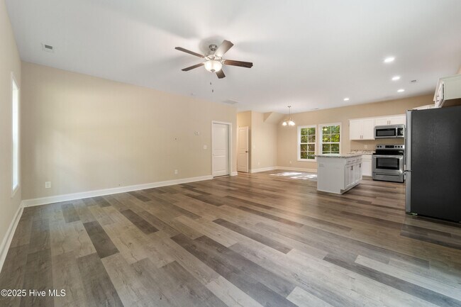 Building Photo - 133 Navy Blue Dr