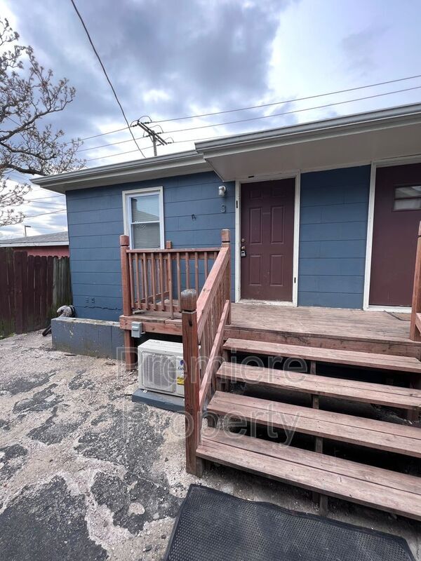 Building Photo - 833 E 21st Ave