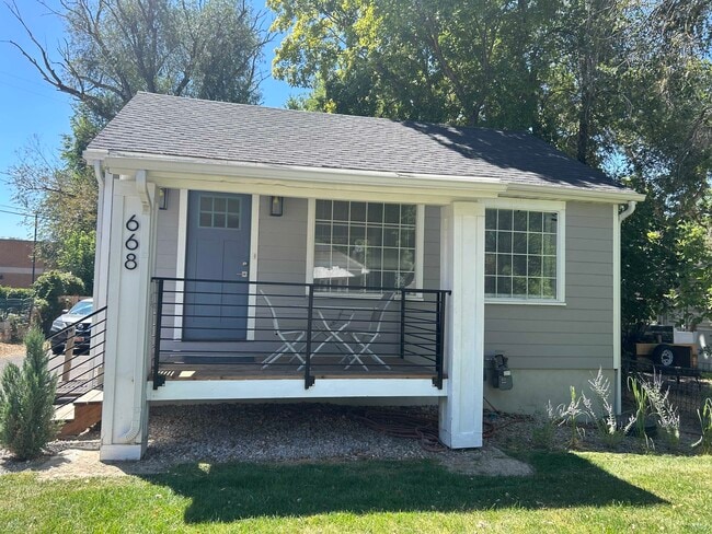 Primary Photo - 668 E Springview Dr