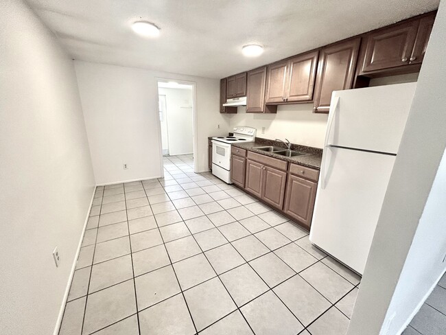 Building Photo - 5723-5725 9th Street Circle East