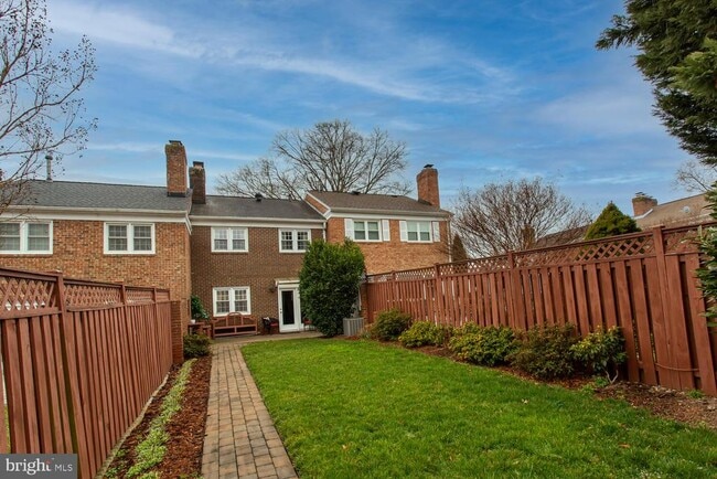 Building Photo - 6063 Hardwick Pl