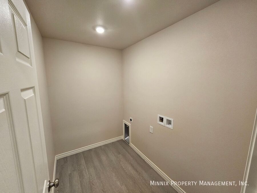 Building Photo - 1309 Bajada St