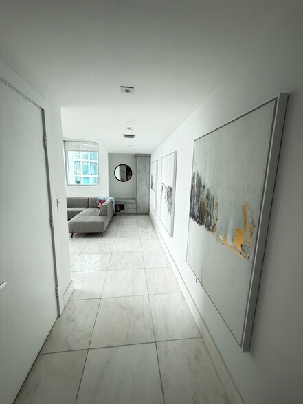 Building Photo - 900 Biscayne Blvd