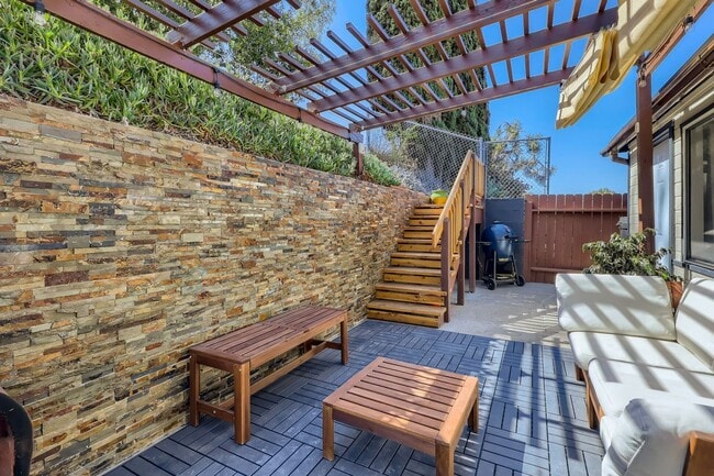 Building Photo - Charming 3-Bedroom, 2-Bath Home in a Cul-d...
